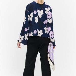 Marimekko Sorea Blouse in Kevättalkoot Floral Pattern Navy & Lavender Medium